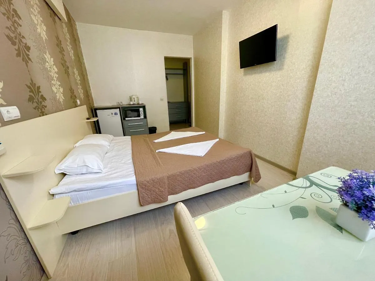 East Residence Kyiv 0*,